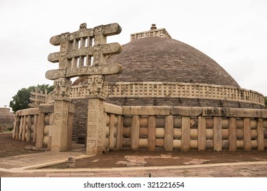 Sanchi Stupa Located Sanchi Town Madhya Stock Photo 321221654 ...