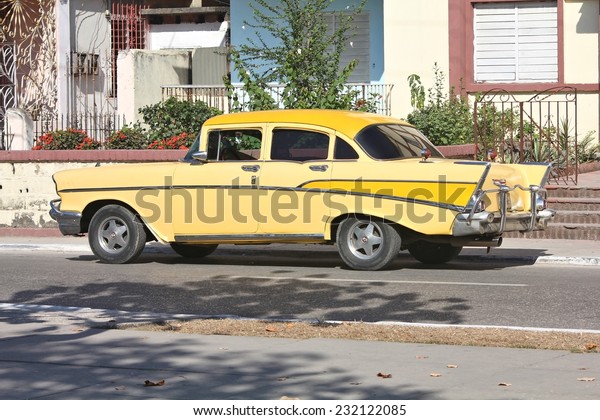 SANCTI\
SPIRITUS, CUBA - FEBRUARY 6, 2011: Oldtimer American car parked in\
the street in Sancti Spiritus. Cuba has one of the lowest\
car-per-capita rates (38 per 1000 people in\
2008).