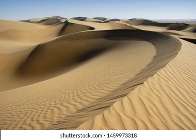 Taklamakan desert : images, photos et images vectorielles de stock |  Shutterstock