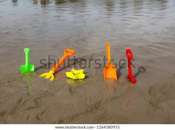 sand scoop toy