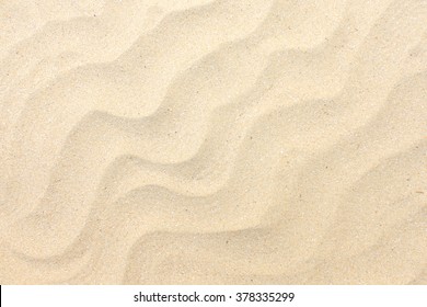 Текстура песка. Песчаный пляж на заднем плане. Вид сверху