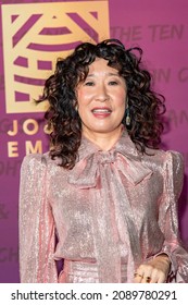 Sandra Oh Attends 19th Annual Unforgettable Gala At The Beverly Hilton, Beverly Hills, CA On December 11, 2021