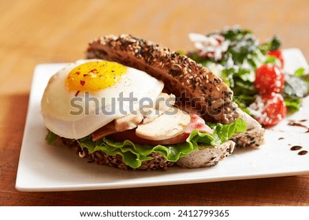 Sandwich with chicken breast and vegetables