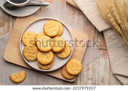 Sandwich crackers filled with peanut butter flavored cream in white plate.Top view with copy space