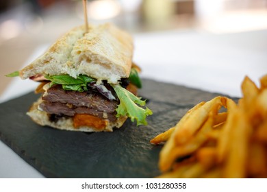 sandwich of flank steak and french fries, arrachera