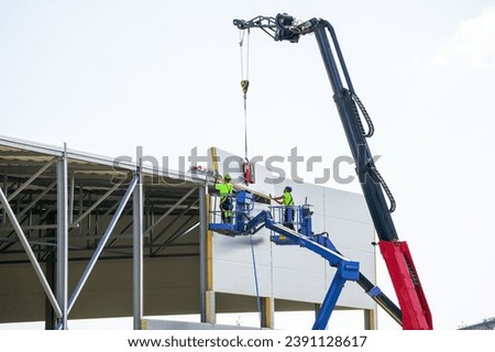 Sandwich panels wall assembly using telescopic boom crane and two self propelled articulating boom lifts, sandwich panels wall mounting