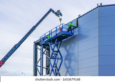 sandwich panels wall mounting using crane and scissor lift