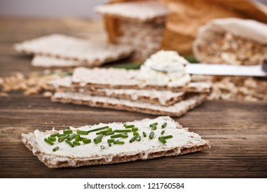 Sandwich with soft cheese and crispbreads