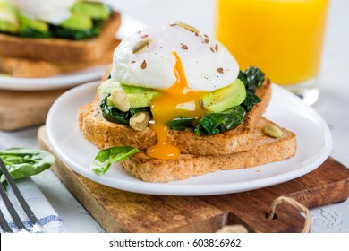 Sandwich With Spinach, Avocado And Egg