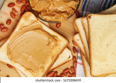 Sandwiches with peanut butter and peanut
