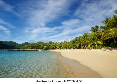 Sandy beach on Drawaqa Island, Yasawa Islands, Fiji. This archipelago consists of about 20 volcanic islands