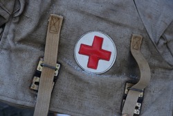 Sac Médical Sanitaire Avec Une Croix Rouge De La Seconde Guerre Mondiale. 9 Mai.