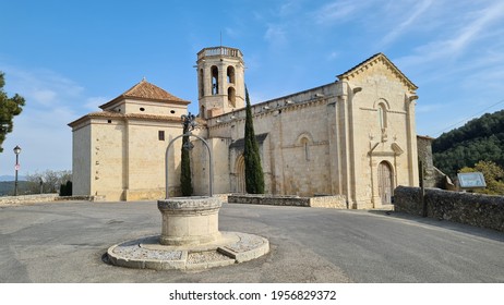 Sant Martí Sarroca, , Spain – March 25, 2021: Santa Maria Church, Next To The Medieval Castle Of Sant Martí Sarroca In Alt Penedès County. 