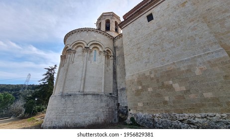 Sant Martí Sarroca, , Spain – March 25, 2021: Santa Maria Church, Next To The Medieval Castle Of Sant Martí Sarroca In Alt Penedès County. 