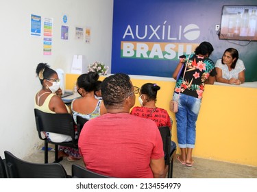 Santa Barbara, Bahia, Brazil - March 10, 2022: People At The Social Assistance Secretariat For Enrollment In The Federal Government's Auxilio Brasil Program In The City Of Santa Barbara

