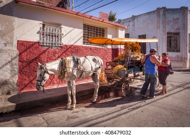 SANTA CLARA, CUBA - CIRCA AUGUST 2015: Pitchman Selling Fruits And Vegetables In Santa Clara, Cuba