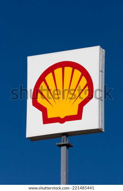 SANTA CLARITA, CA/USA - OCTOBER 1, 2014: Shell\
Oil filling station sign and logo. Shell Oil Company is among the\
largest oil companies in the\
world.