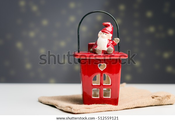 Featured image of post Santa On Chimney Decoration : Santa claus being used as a marketing tool has become a tradition in its own right, which almost every company in the market looking to capitalize on the goodwill and brand association that santa claus provides.