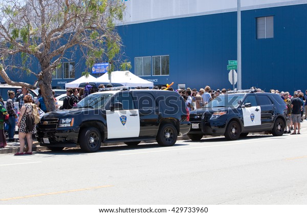 SANTA CRUZ, CALIFORNIA - MAY 31,
2016: Santa Cruz Police Department vehicles present outside the
Bernie Sanders rally venue on May 31, 2016 in Santa Cruz,
CA.