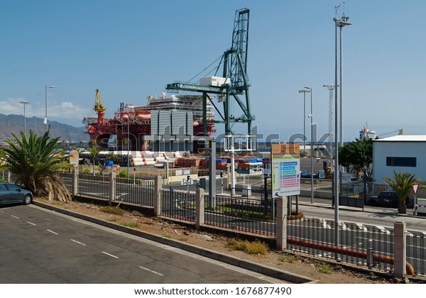 SANTA CRUZ DE TENERIFE, TENERIFE ISLAND, SPAIN,\
SEPTEMBER 27, 2019: Floatel Reliance platform in the port. Floatel\
Reliance - semi-submersible accommodation and construction support\
vessel