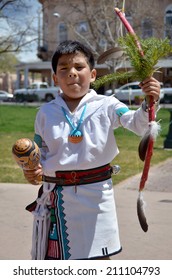 SANTA FE NEW MEXICO USA APRIL 21: Unidentified Navajo Indian Child On April 21 2014 In Santa Fe New Mexico USA. The Largest U.S. Indian Tribe, The Navajo Nation An About 106,800 Live In New Mexico.