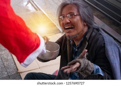 Santa gives dollar to homeless man, help the homeless, homeless christmas, Selective focus