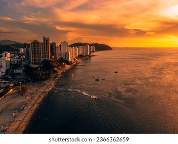 Santa Marta - Colombia. Sí, está ubicado en la costa de Colombia. Increíble puesta de sol. Resolución 8000x6000