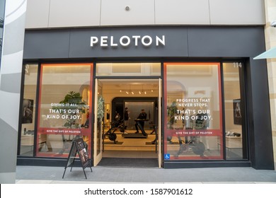 Santa Monica, CA - December 3, 2019. Santa Monica Pavilion. Famous Shopping Area  In Los Angeles County. Peloton Exercise Bike Store In The New Lately For Controversial Adds.   