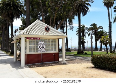 SANTA MONICA, CALIFORNIA - 25 MAY 2021: Visitor Center In Palisades Park On Ocean Avenue. 