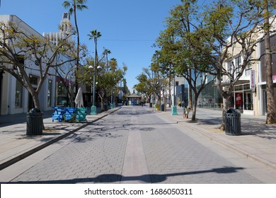 Santa Monica, CA/USA - March 21, 2020: Third Street Promenade An Open Air Shopping Mall Is Deserted During Coronavirus Quarantine