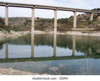 Santa Rosalia's Dike (detail), Ragusa, Sicily. Viaduct upon Diga di Santa Rosalia, Ragusa, Sicily. Viadotto sulla Diga di Santa Rosalia, Ragusa, Sicilia.