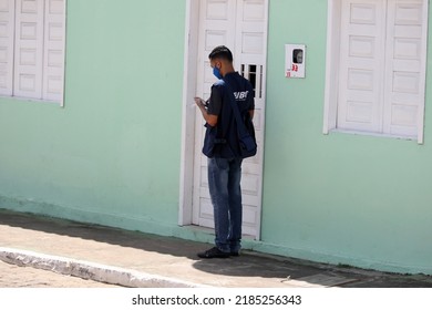 Santa Teresinha, Bahia, Brazil - August 1, 2022: IBGE Recency Agent Works Collecting Demographic Census Data In A Residence In The City Of Santa Teresinha.