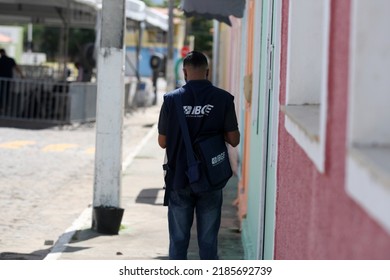 Santa Teresinha, Bahia, Brazil - August 1, 2022: IBGE Recency Agent Works Collecting Demographic Census Data In A Residence In The City Of Santa Teresinha.