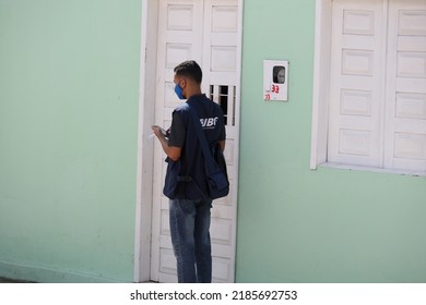 Santa Teresinha, Bahia, Brazil - August 1, 2022: IBGE Recency Agent Works Collecting Demographic Census Data In A Residence In The City Of Santa Teresinha.