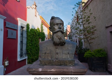 Santiago De Queretaro, Queretaro, Mexico, 07 28 21, 
Statue Of Don Porfirio Díaz Former President Of Mexico, Iron Torso In The Middle Of A Road In The Center Of Querétaro During The Day