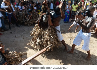 Santo Amaro, Bahia, Brazil - July 24, 2022: Members Of The Cultural Event Nego Fugido Fight Against Hunters To End Slavery In Acupe, Santo Amaro, Bahia.