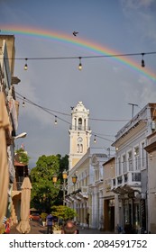 SANTO DOMINGO, DOMINICAN REPUBLIC - NOV 4 2021: Columbus Park And Zona Colonial In Santo Domingo Is Where Tourist And Locals Gather For Shopping, Food And Socializing.