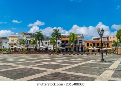 Santo Domingo, Dominican Republic - October 7, 2021 - Café And Restaurant Terraces On The Plaza De La Hispanidad (Plaza De España) In The Colonial Zone