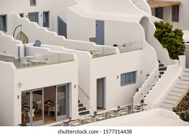 Santorini, Greece 2019 : Sugar Cube Like Luxurious Resorts Painted In White Color. There Is A Restriction On The Colors Which Can Be Used To Paint The Exterior Of The House In Santorini. 