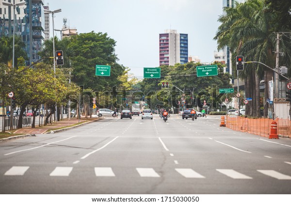 SAO\
PAULO / BRAZIL - April 16th, 2020 - Brigadeiro Faria Lima Avenue,\
one of the most important financial and business centers of the\
city during the Corona Virus and social\
distancing.