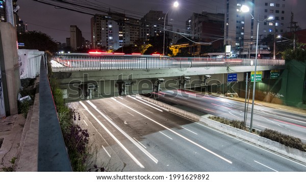 Sao Paulo, Brazil, May 09,\
2021. Time lapse of Traffic on 23 de Maio Avenue, at night in Sao\
Paulo