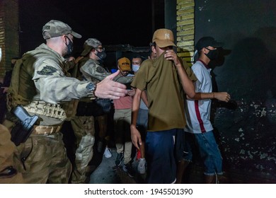 Sao Paulo
Mar 13, 2021
Police Officers Close An Illegal Party With About 600 People, Many Without A Face Mask And Without Maintaining The Distance Required To Prevent The Transmission Of The Covid-19.