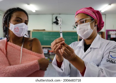 Sao Paulo, SP, Brazil - July 12, 2021: A Nurse Prepares A Dose Of Janssen, Johnson And Johnson, Vaccine For COVID-19 During The Vaccination Program For People With More Than 37 Years Old.