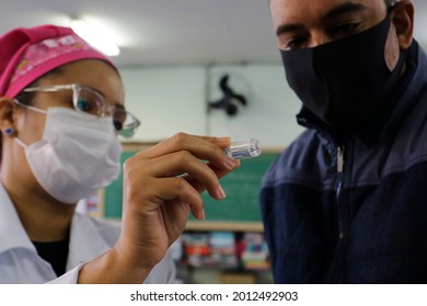 Sao Paulo, SP, Brazil - July 12, 2021: A Nurse Shows A Dose Of Janssen, Johnson And Johnson, COVID-19 Vaccine To A Man During A Vaccination Program For People With More Than 37 Years Old.