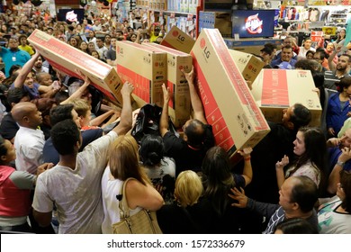 Sao Paulo, SP / Brazil - November 22, 2018: Shoppers Rush To Buy Televisions During A Black Friday Sale At A Extra Department Store.
