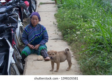 Sapa, Vietnam. September 28, 2018:
Dog Meat Trade. A Vietnamese Woman Selling A Lone Puppy In Northern Vietnam. 