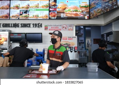 Saraburi, Thailand - August 8, 2020: Burger King's Employee Wearing Protective Mask To Protect Coronavirus Pandemic Outbreak, Burger King Is An American Global Chain Of Hamburger Fast Food Restaurants