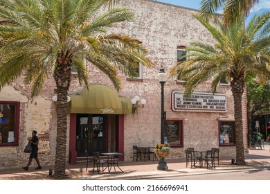 Sarasota, FL, US-May 31, 2022: Street Scene In Downtown Cultural District. 