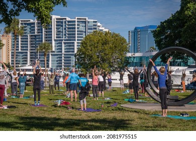 Sarasota, FL, US-November 27, 2021: Large Outdoor Yoga Class In Bayfront Park Near Marina And Water.