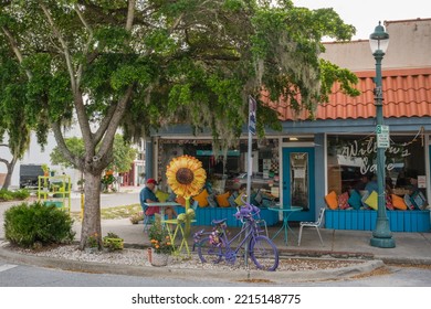 Sarasota, FL, US-October 1, 2022:  Street Scene In Historic Downtown District With Small Local Restaurant In Background.